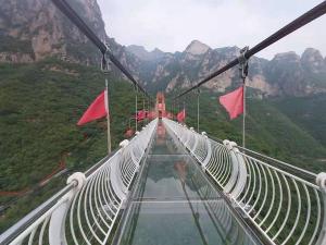 玻璃吊桥