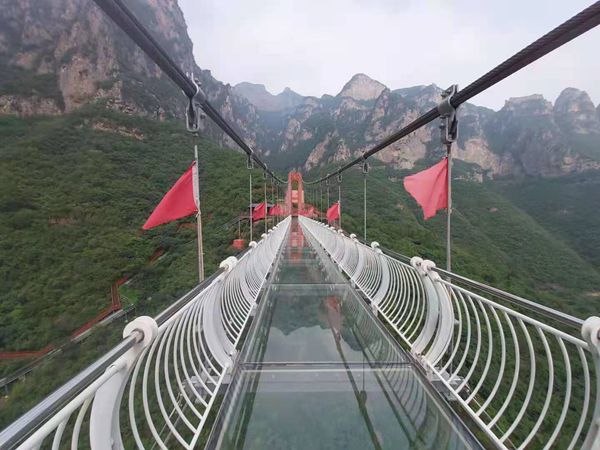 玻璃吊桥